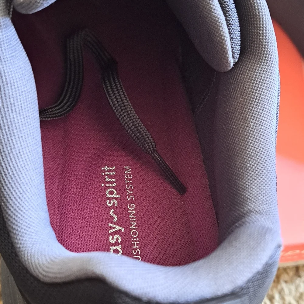 Easy Sprit Womens Skyview Water Resitant shoes NWT